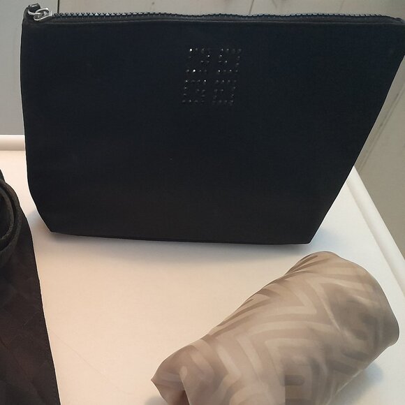 Black Givenchy monogram bag & Pouch +  FREE silk scarf included. - Picture 16 of 17